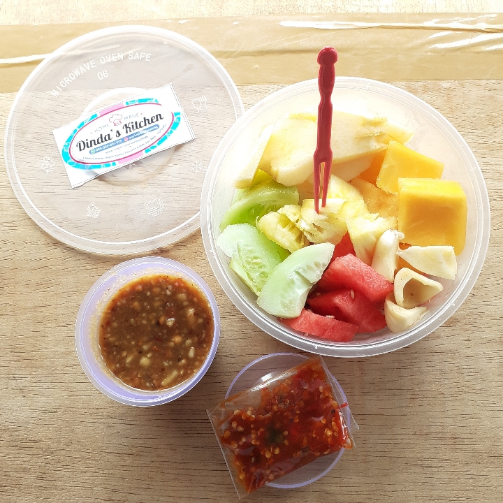 Rujak Buah - Fruit Salad With Peanut Sauce Dressing 650gr