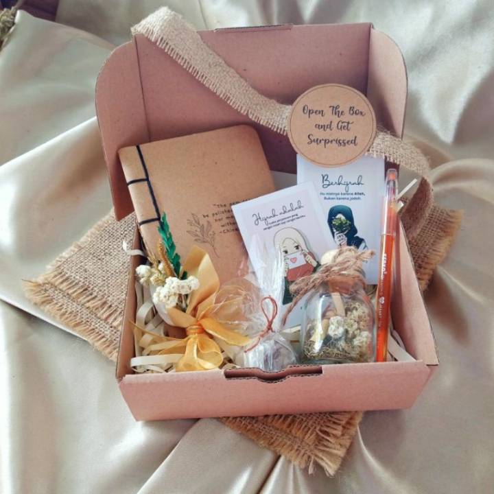 Rustic Box Hampers Vintage Estetik untuk Kado Unik 2