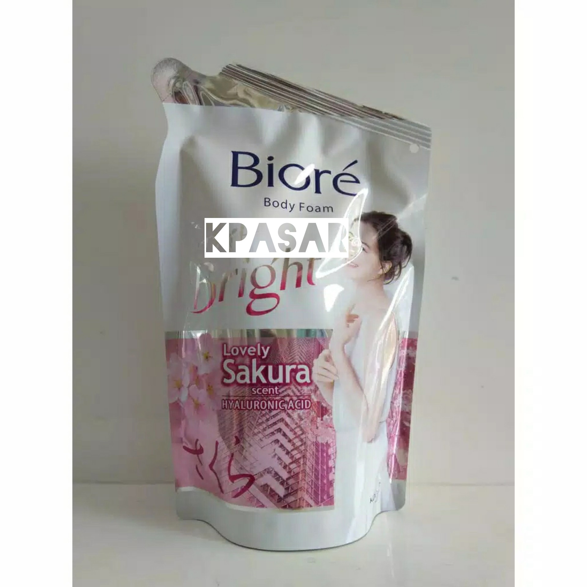 SABUN MANDI BIORE WITH LOVELY SAKURA 450ml