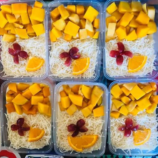 SALAD MANGGA TOPING KEJU ANGGUR