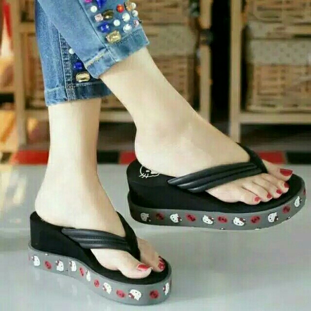 SANDAL HELLO KITTY 2