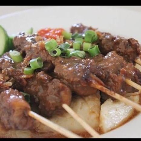 SATE AYAM PAKE LONTONG