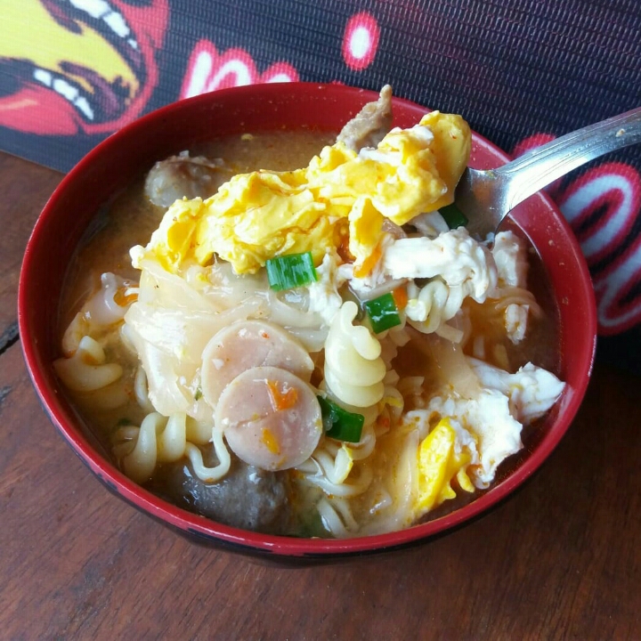 SEBLAK TELOR MIE DAN BAKSO KUAH KEMBANG API