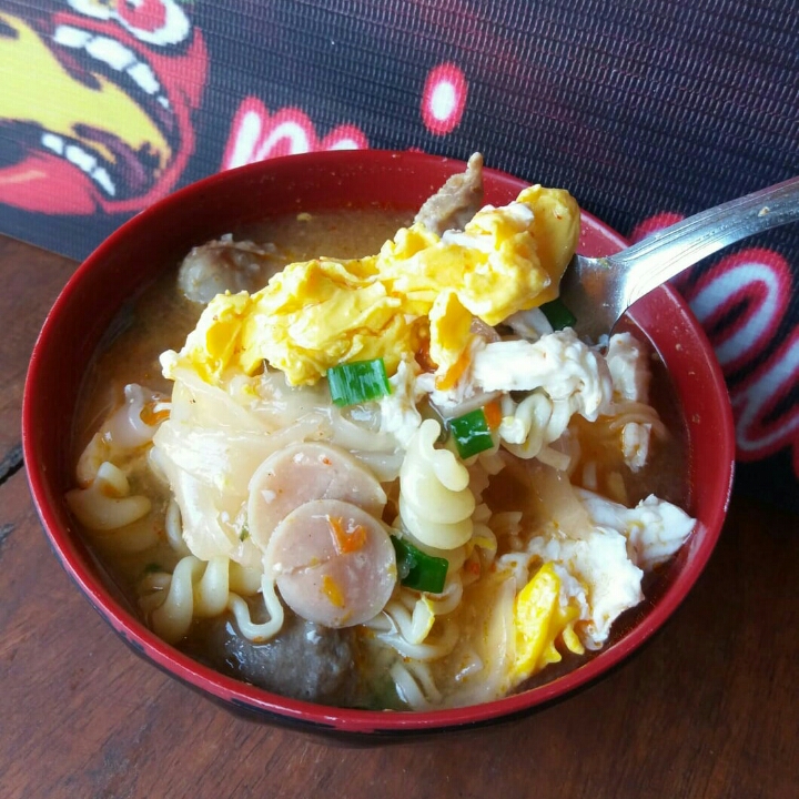 SEBLAK TELOR MIE DAN BAKSO KUAH NUKLIR