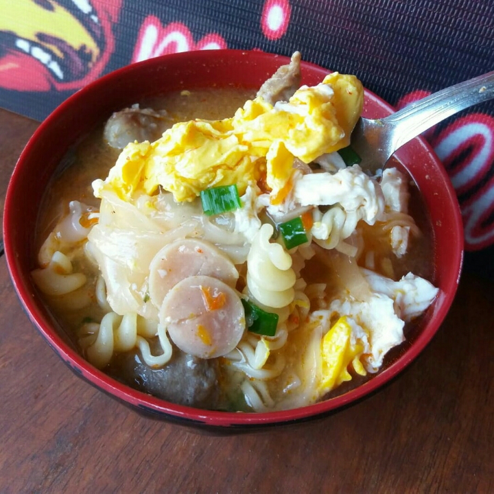 SEBLAK TELOR MIE DAN CEKER KUAH KEMBANG API