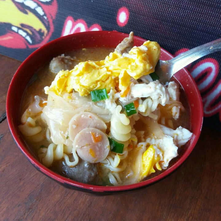 SEBLAK TELOR MIE DAN CEKER KUAH KIAMAT