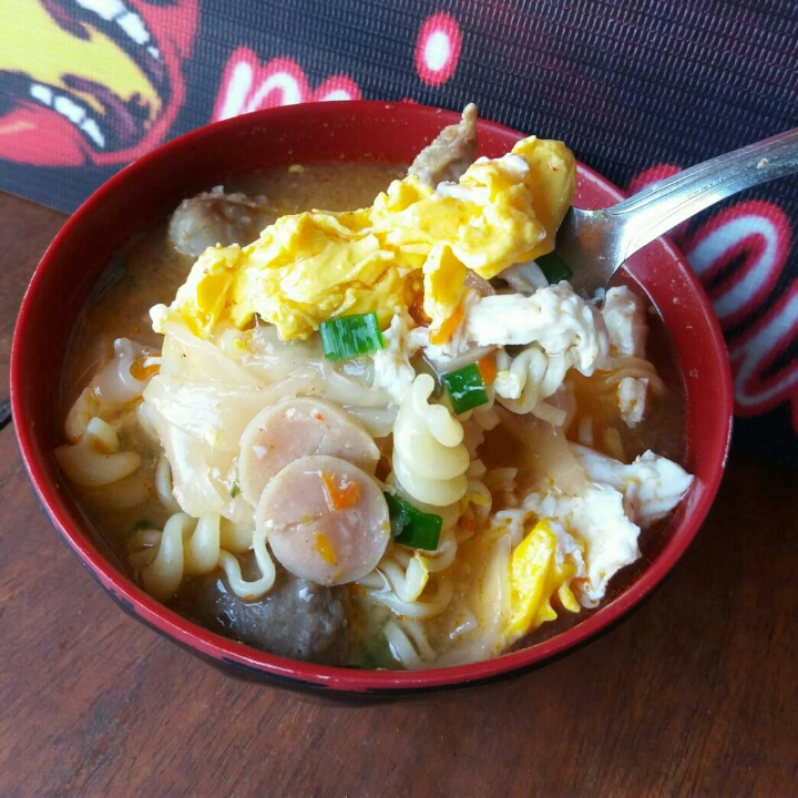 SEBLAK TELOR MIE DAN CEKER KUAH MERCON