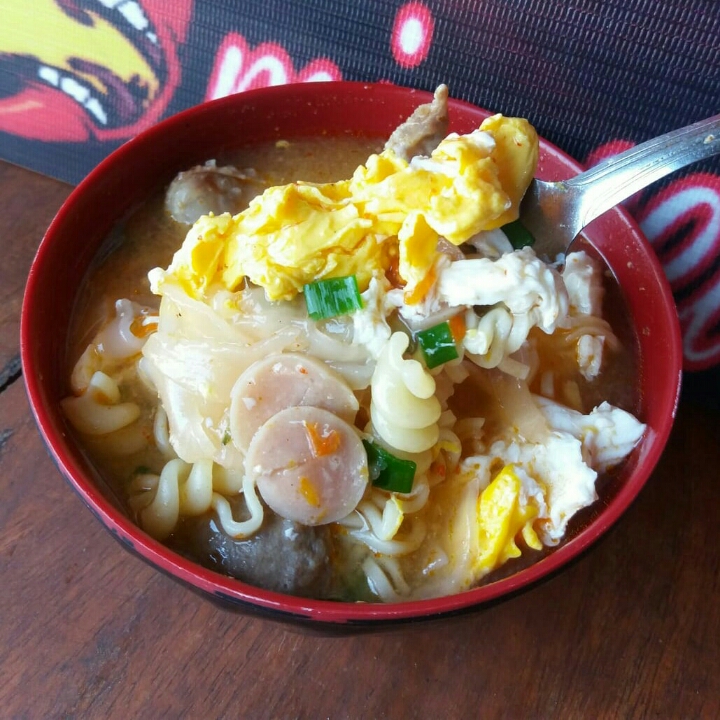 SEBLAK TELOR MIE DAN SAYAP KUAH MERCON