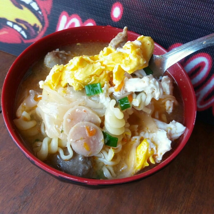 SEBLAK TELOR MIE DAN SAYAP KUAH NUKLIR 