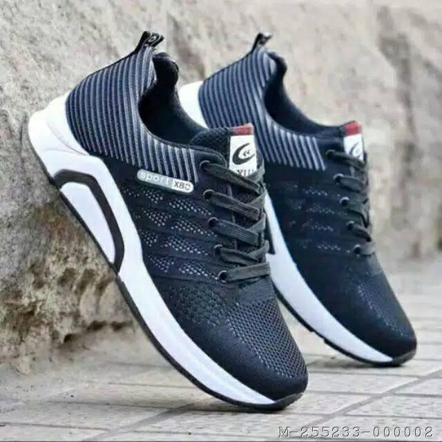 SEPATU SNEAKER PRIA