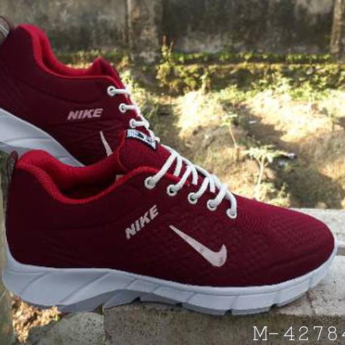 SEPATU SNEAKERS PRIA NIKE 4