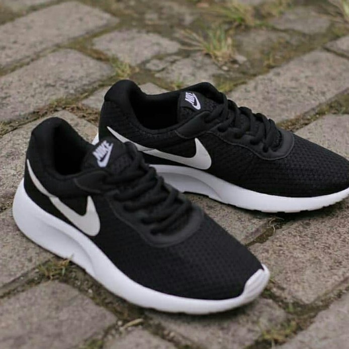 SEPATU SPORT NIKE TANJUN MERK NIKE PER UNIT 3