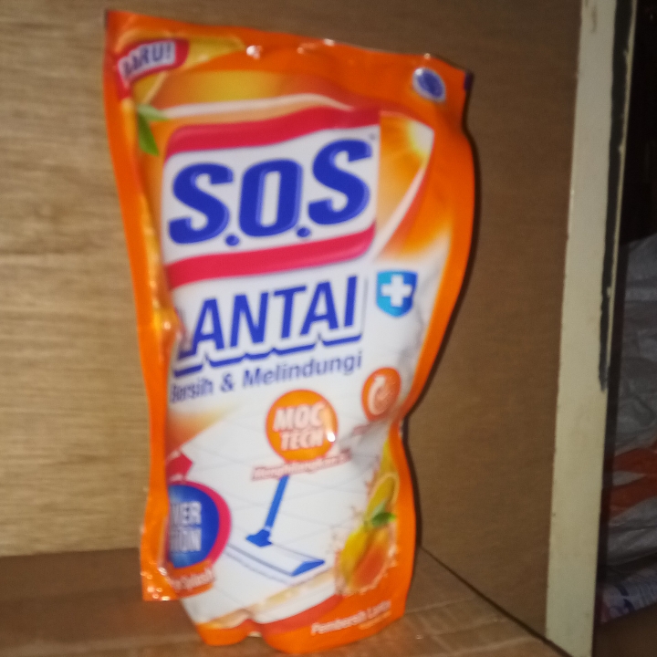 SOS pembersih Lantai Power Action 750ml