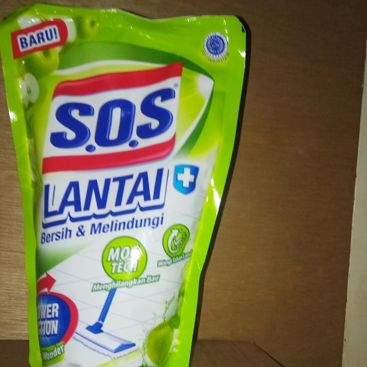 SOS pembersih Lantai Power Action 750ml 2