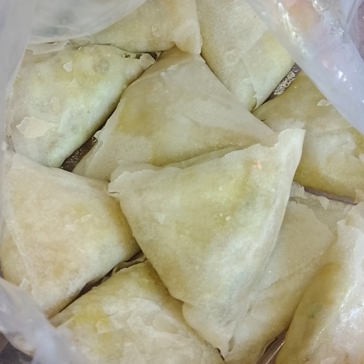 Snack Samosa Kentang Kari Mentah