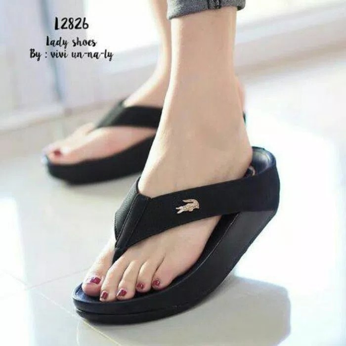 Sandal Wanita Jepit Lacoste Hitam