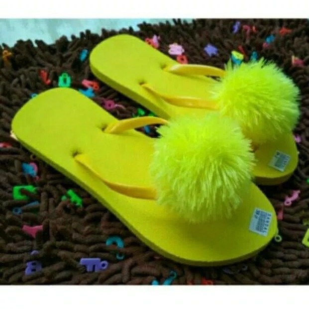 Sandal Wanita Teplek Pompom