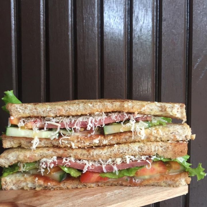 Sandwich Roti Gandum Beef Keju Mayo Super Enak Isi 2 Per Pa