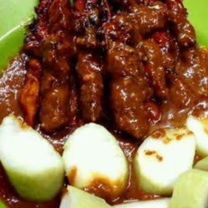 Sate Ayam Lontong