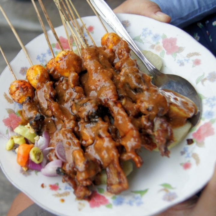 Sate Ayam Lontong