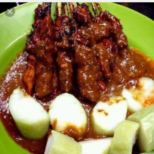 Sate Ayam Lontong