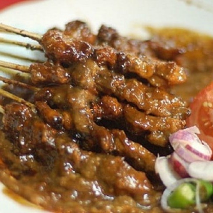 Sate Ayam Lontong