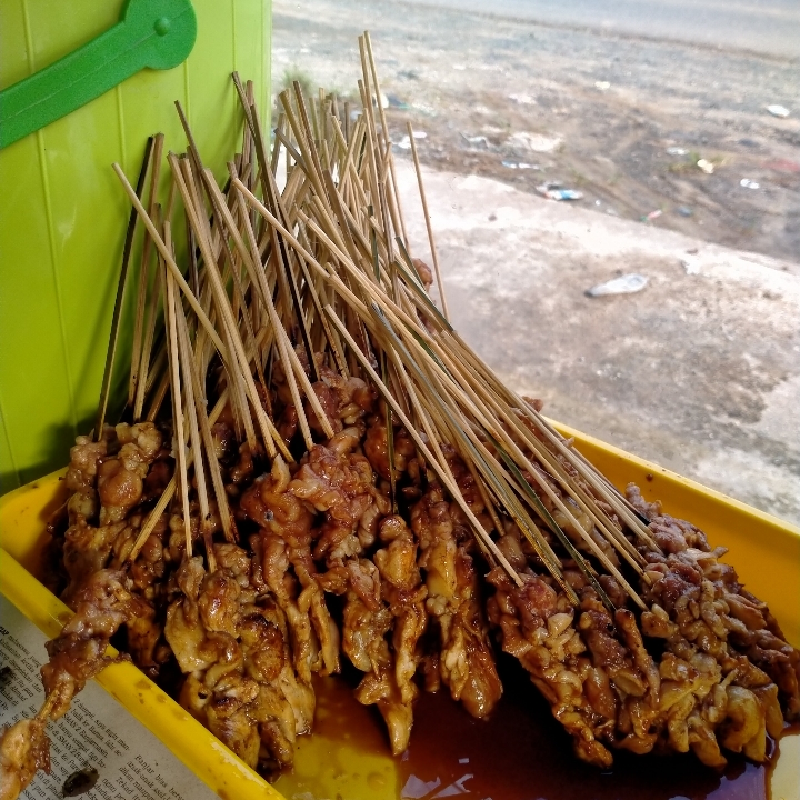 Sate Ayam dan Lontong Madura