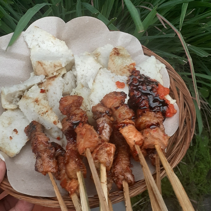 Sate Babi Tipat