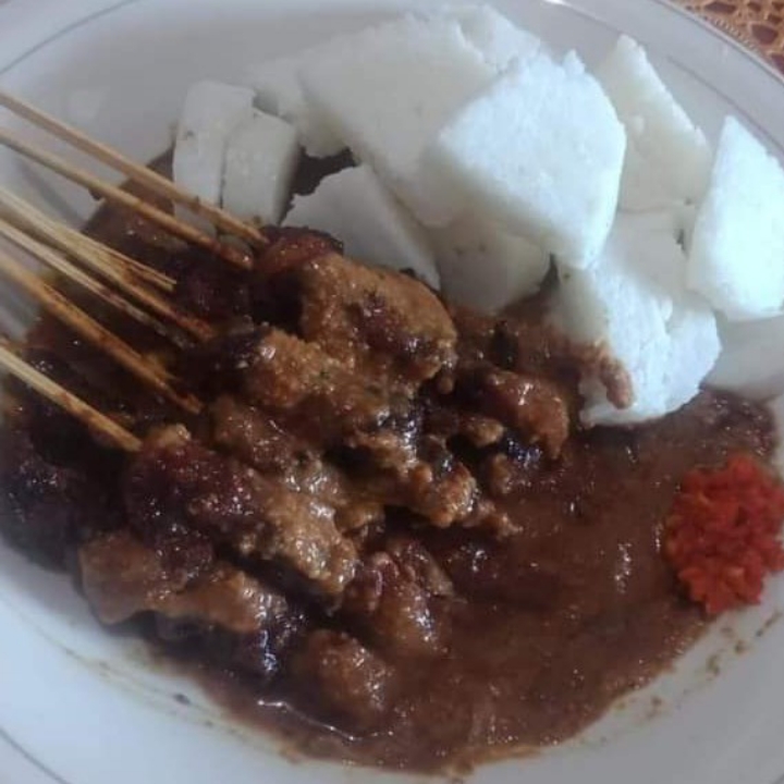 Sate Dan Lotong