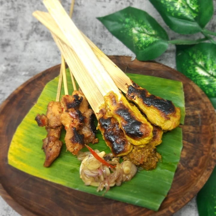 Sate Ikan Campur Dan Tipat