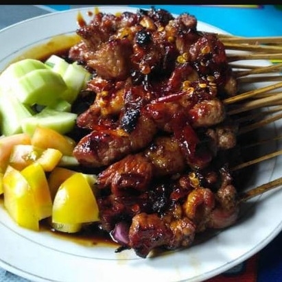 Sate Kambing Dan Lontong