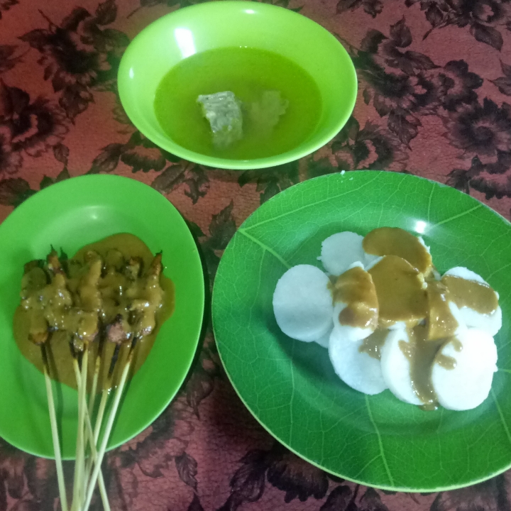 Sate Madura Rizki Dan Lontong