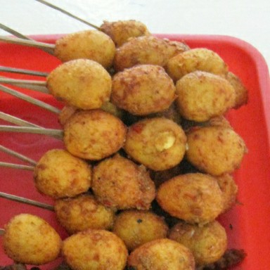 Sate Telur Puyuh Goreng