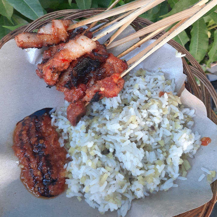 Sate Babi Nasi Sela 