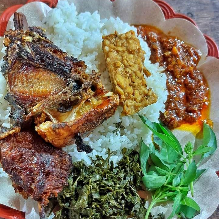 Sego Sambelan Iwak ayam - Lalapan ayam