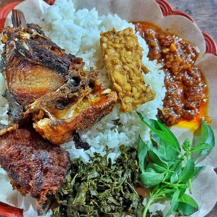 Sego Sambelan Iwak manyung - Lalapan ikan manyung