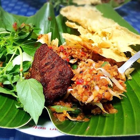 Sego pecel ayam