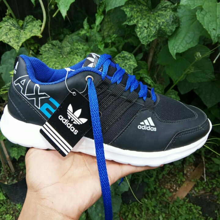 Sepatu Adidas