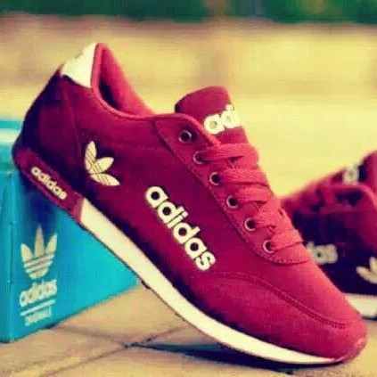 Sepatu Adidas Running Wanita Maroon