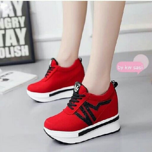 Sepatu Boots Naomi Merah