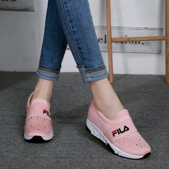 Sepatu FILA pink