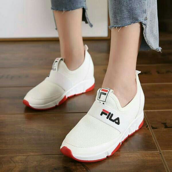 Sepatu FILA white Oz