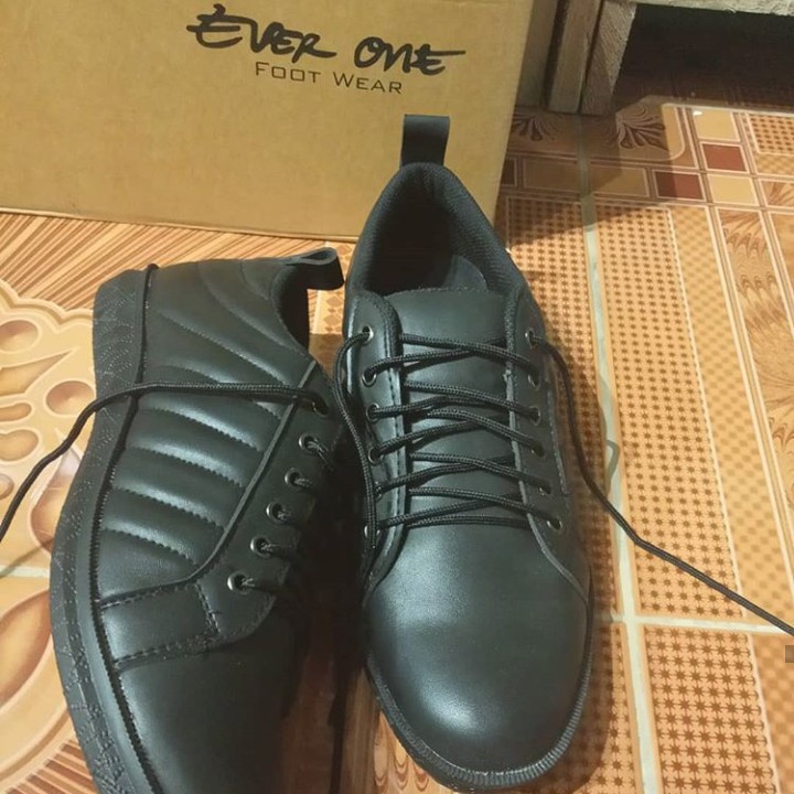 Sepatu Kets Casual Black Pendek