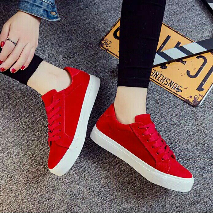 Sepatu Kets Merah 