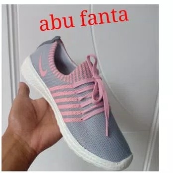 Sepatu Kets Nike Tali Abu FANTA 3