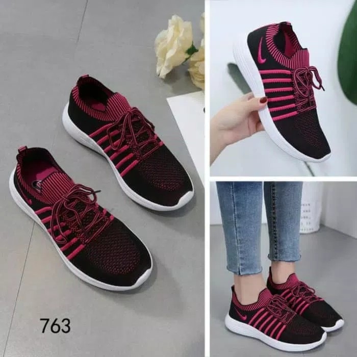 Sepatu Kets Nike Tali Pink