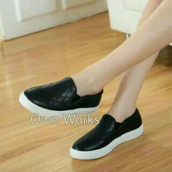 Sepatu Kets Slip On Blezz Hitam