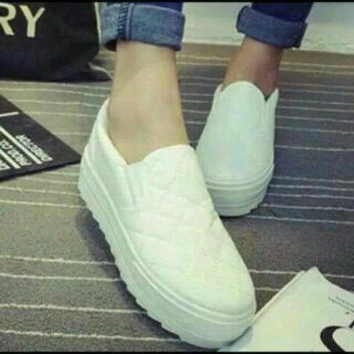 Sepatu Kets Slip On Blezz Putih