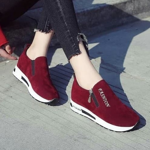 Sepatu Kets Slip On Fashion Resleting Maroon