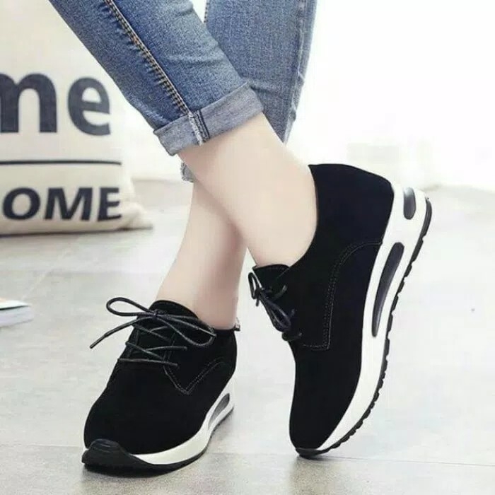 Sepatu Kets Tali GT02 Hitam